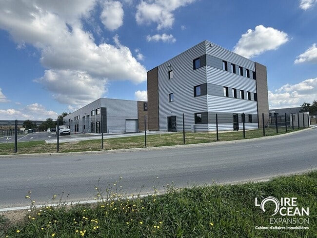 Plus de détails pour 69 Rue Pierre Gilles De Gennes, Cholet - Local d’activités à vendre
