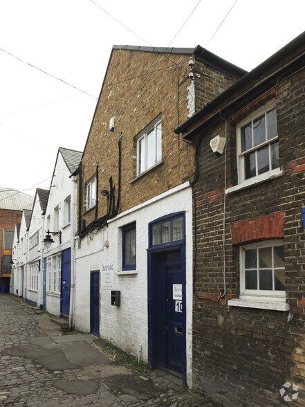 8-9 Hatherley Mews, Londres à louer - Photo de l’immeuble – Image 3 sur 4