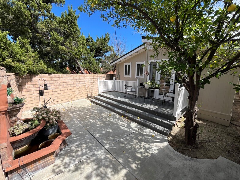 22315 Mulholland Hwy, Calabasas, CA à vendre - Photo de l’immeuble – Image 2 sur 11
