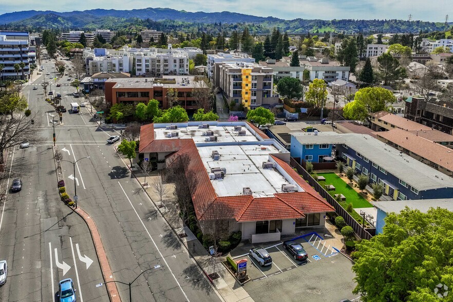 1801 N California Blvd, Walnut Creek, CA à louer - Photo de l’immeuble – Image 3 sur 6