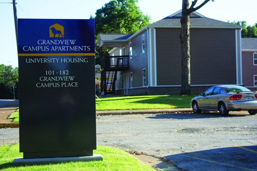University N. Alabama Student Housing portefeuille de 2 biens à vendre sur LoopNet.fr - Photo de l’immeuble – Image 2 sur 10