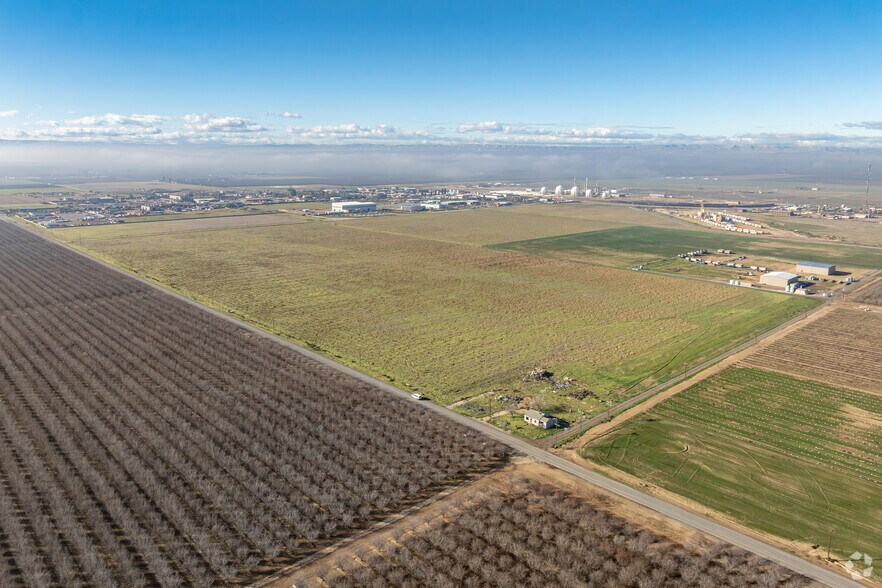 19201 Cherry Ave, Shafter, CA à vendre - Aérien – Image 3 sur 14
