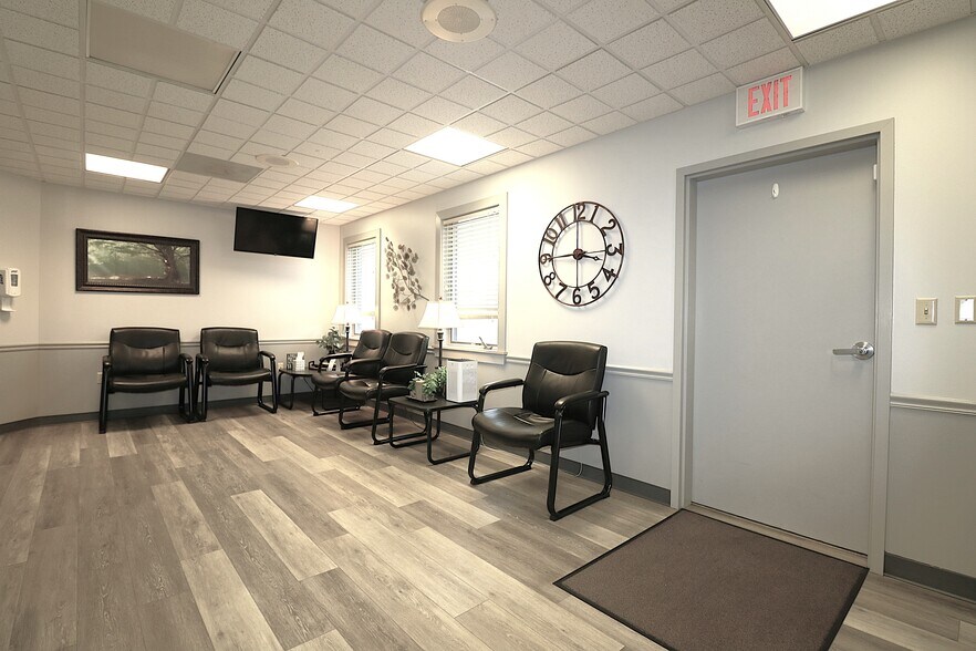 136 N Ridge St, Monroeville, OH à vendre - Photo de l’immeuble – Image 2 sur 35