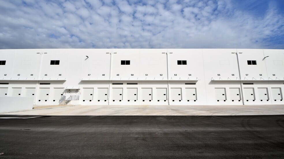 3500 SW 20th St, Pembroke Park, FL à louer - Photo de l’immeuble – Image 2 sur 15