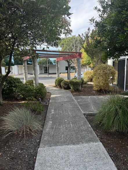 169 Lynch Creek Way, Petaluma, CA à louer - Photo de l’immeuble – Image 3 sur 10
