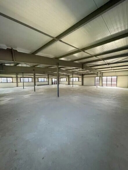 Local d’activités dans Boos à louer - Photo intérieure – Image 2 sur 3