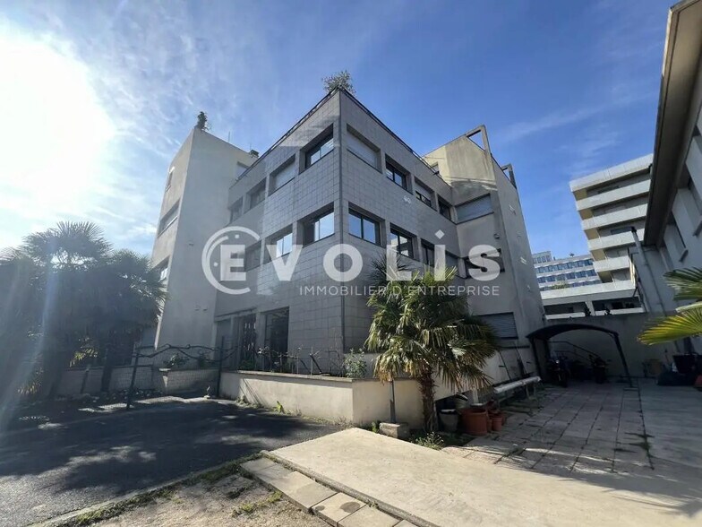 Bureau dans Fontenay-sous-Bois à louer - Photo de l’immeuble – Image 1 sur 10