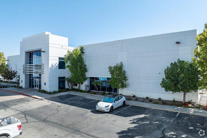 28016 Industry Dr, Valencia, CA à louer - Photo principale – Image 1 sur 14