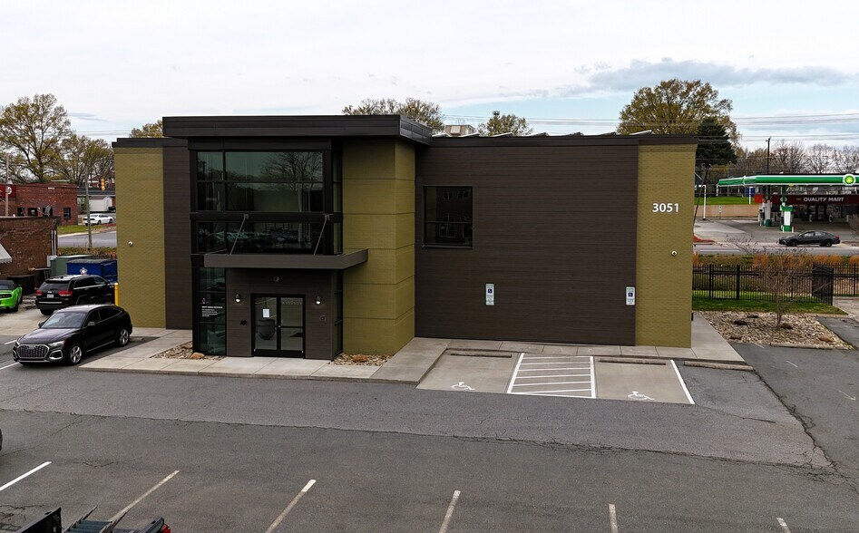 3051 Trenwest Dr, Winston-Salem, NC à vendre - Photo de l’immeuble – Image 2 sur 7