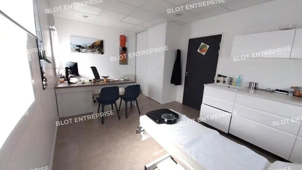 Bureau dans Saint-Malo à louer - Photo de l’immeuble – Image 2 sur 7