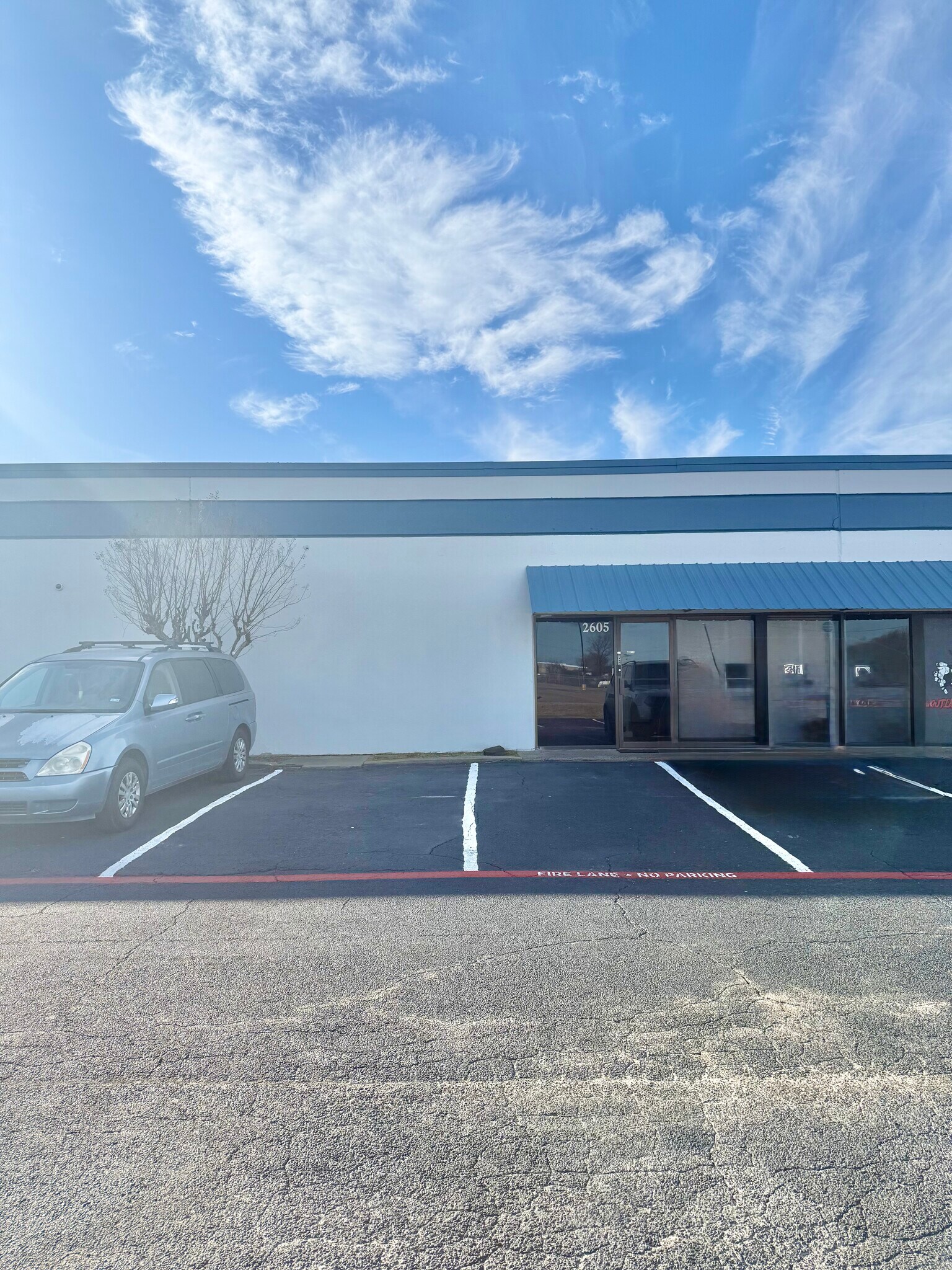 2601-2621 Aero Dr, Grand Prairie, TX à louer Photo de l’immeuble– Image 1 sur 8