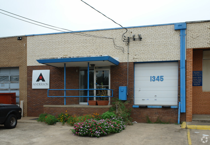 1345 Conant St, Dallas, TX à louer - Photo principale – Image 2 sur 4