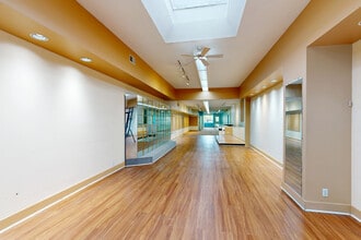 2182 W 41st Av, Vancouver, BC à louer Numérisation 3D Matterport– Image 1 sur 12