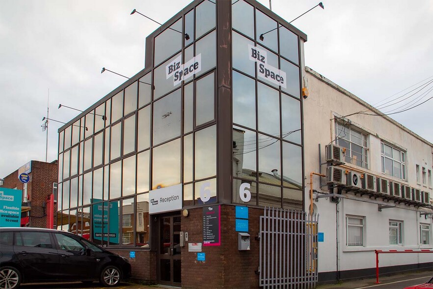 4-6 Wadsworth Rd, Greenford à louer - Photo principale – Image 1 sur 6
