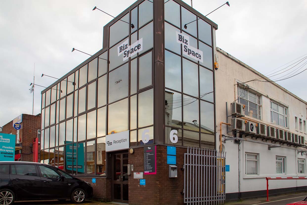 4-6 Wadsworth Rd, Greenford à louer Photo principale– Image 1 sur 7