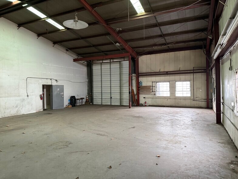 5003 W Clearwater Ave, Kennewick, WA à louer - Photo de l’immeuble – Image 2 sur 4