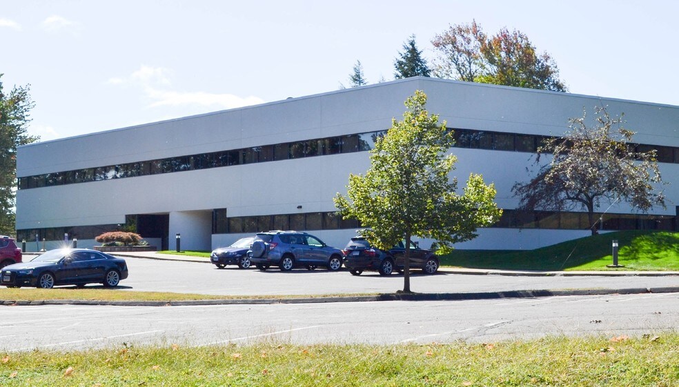 20 Western Blvd, Glastonbury, CT à louer - Photo principale – Image 1 sur 13