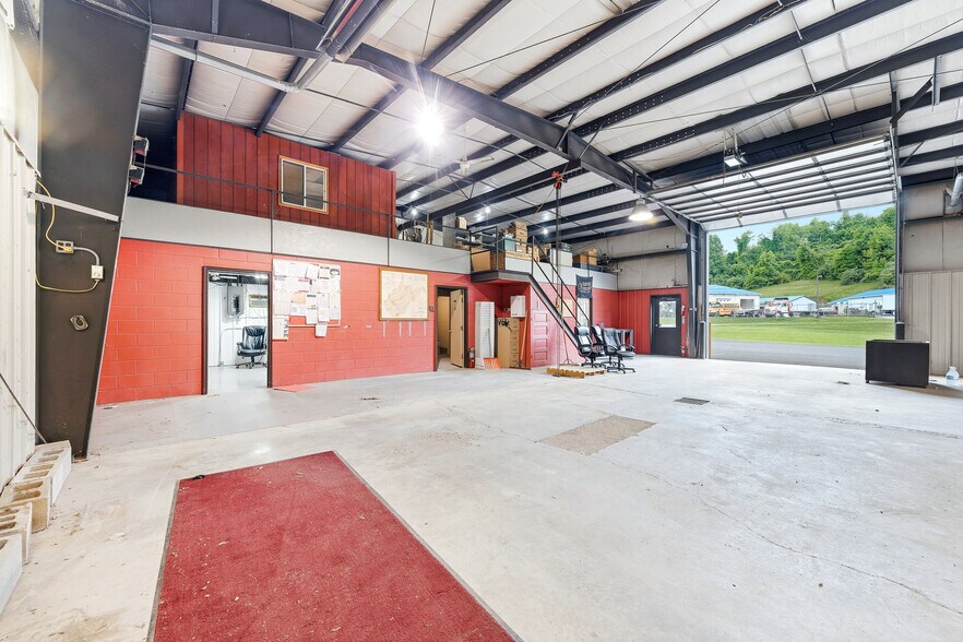 351 Industrial Park Rd, Jane Lew, WV à louer - Photo de l’immeuble – Image 3 sur 10
