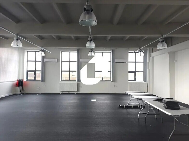 Local d’activités dans Lille à louer - Photo de l’immeuble – Image 2 sur 9