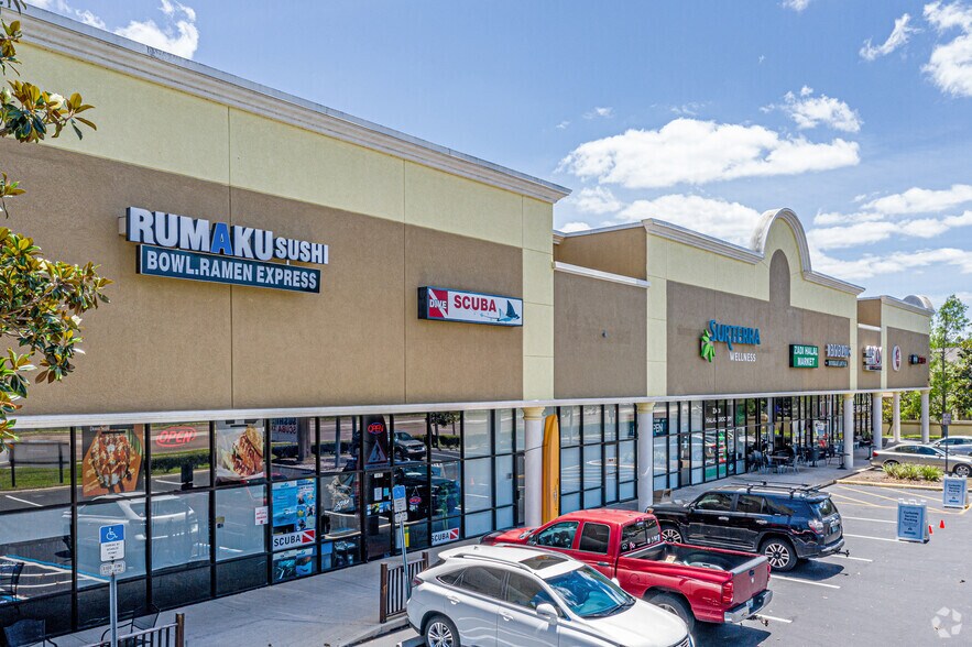 3050 Alafaya Trl, Oviedo, FL à louer - Photo de l’immeuble – Image 3 sur 19