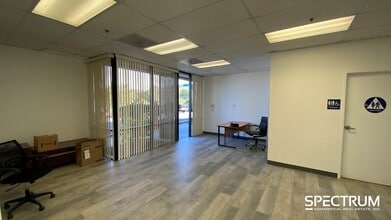 26470 Ruether Ave, Santa Clarita, CA à louer Photo intérieure– Image 2 sur 8