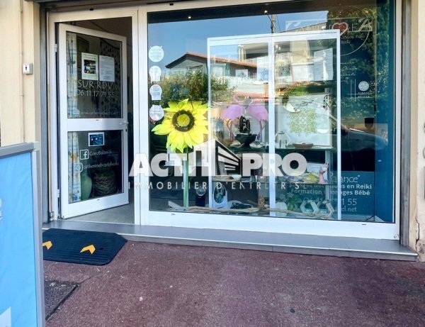 Plus de détails pour Local d'activités à louer