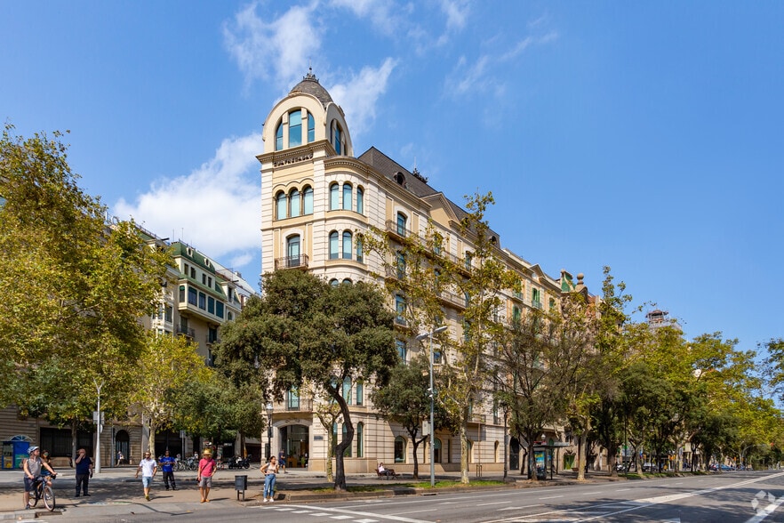 Local commercial dans Barcelone à louer - Photo de l’immeuble – Image 3 sur 4