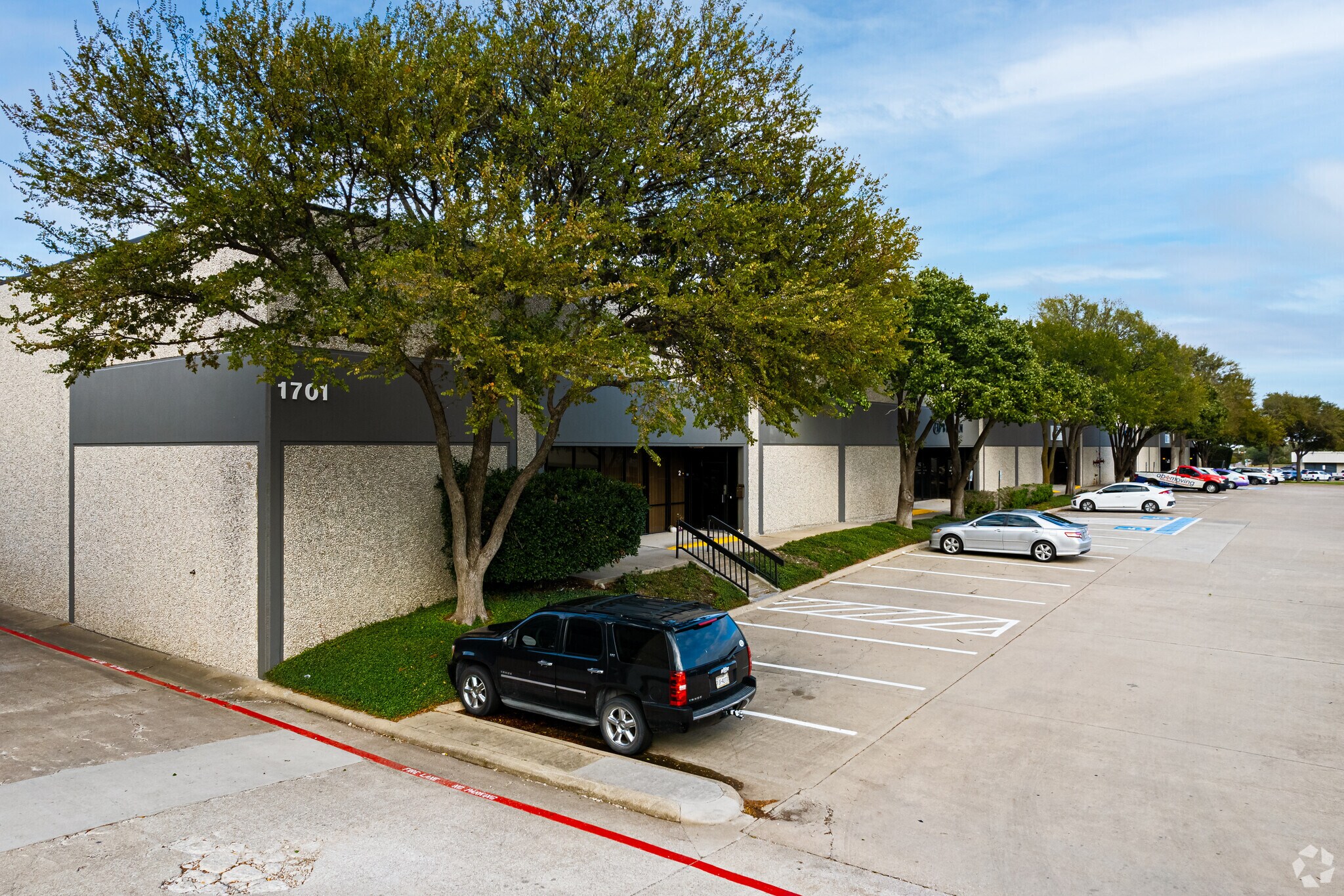 1701 Summit Ave, Plano, TX à louer Photo de l’immeuble– Image 1 sur 6