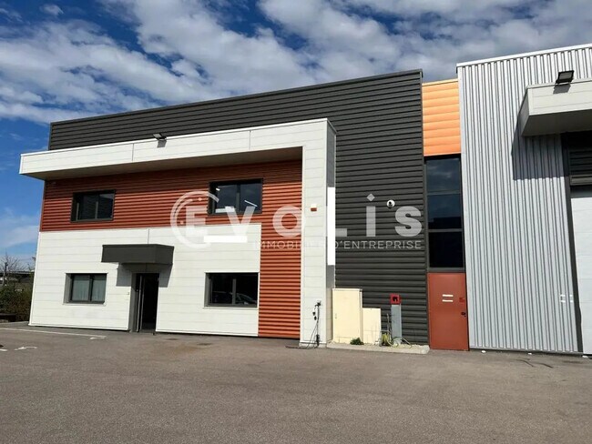 Plus de détails pour 1623 Avenue Henri Schneider, Jonage - Bureau, Local d'activités à louer