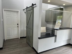 6667 Vernon Woods Dr, Atlanta, GA à louer Photo intérieure– Image 2 sur 10