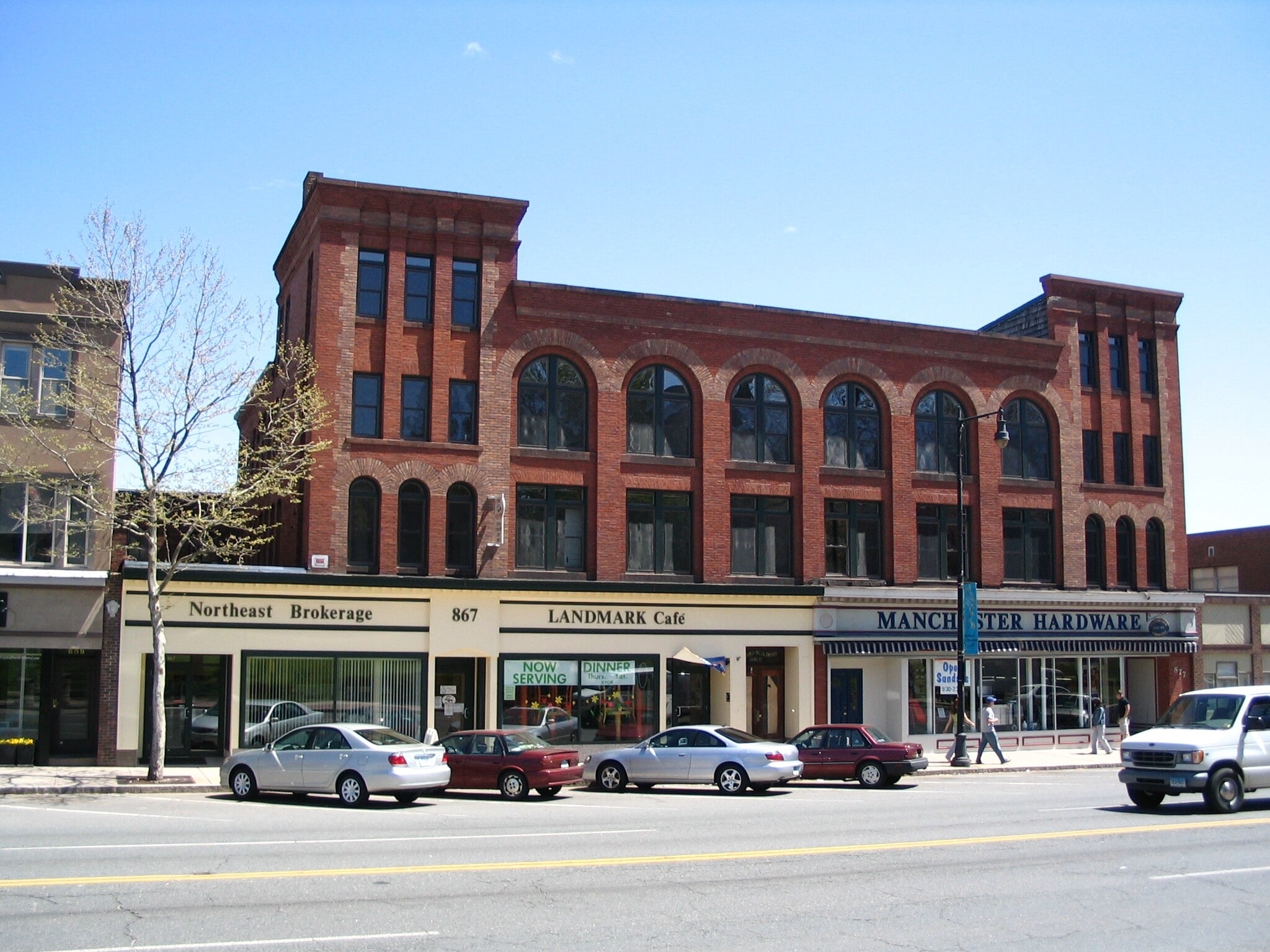 867 Main St, Manchester, CT à louer Photo de l’immeuble– Image 1 sur 3