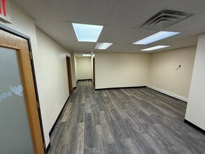 4023 State St, Bismarck, ND à louer Photo intérieure– Image 2 sur 7