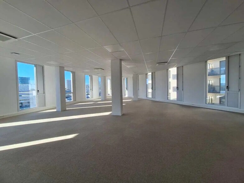 Bureau dans Bordeaux à louer - Photo de l’immeuble – Image 3 sur 61