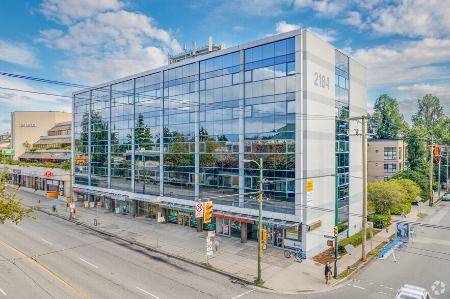 2184 W Broadway, Vancouver, BC à louer - Photo de l’immeuble – Image 1 sur 7