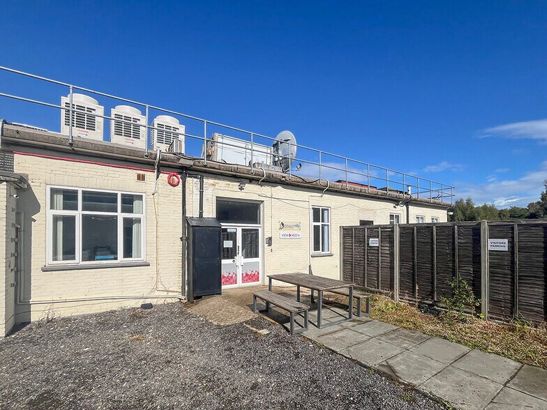 1 Cobbett Hill Rd, Normandy à louer - Photo principale – Image 1 sur 2