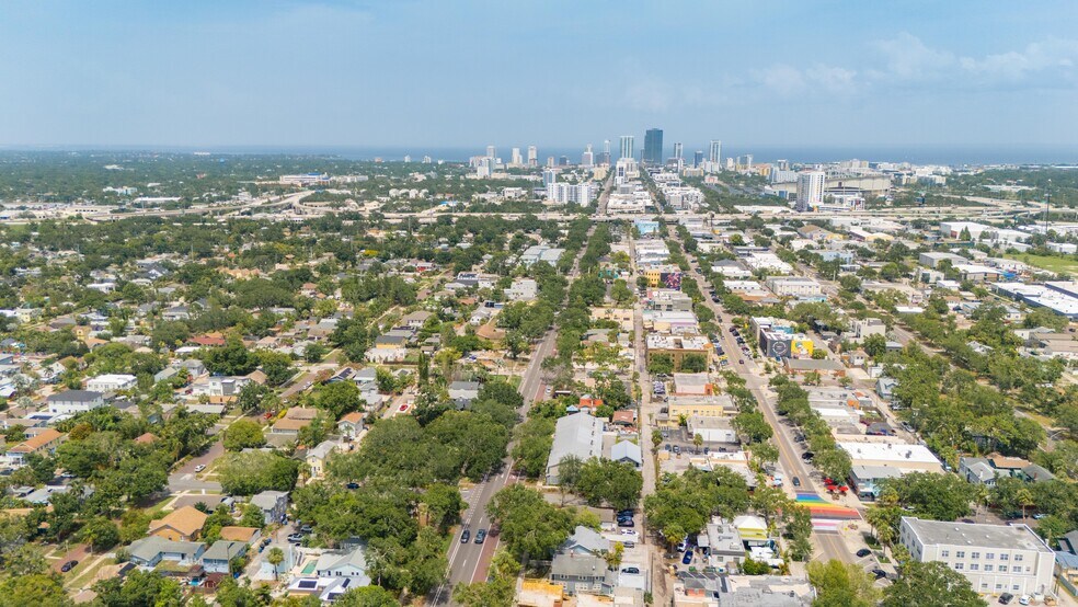 579 27th St S, Saint Petersburg, FL à vendre - Photo de l’immeuble – Image 2 sur 12