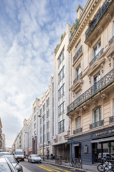 29-31 Rue De Berri, Paris à louer - Photo de l’immeuble – Image 3 sur 12