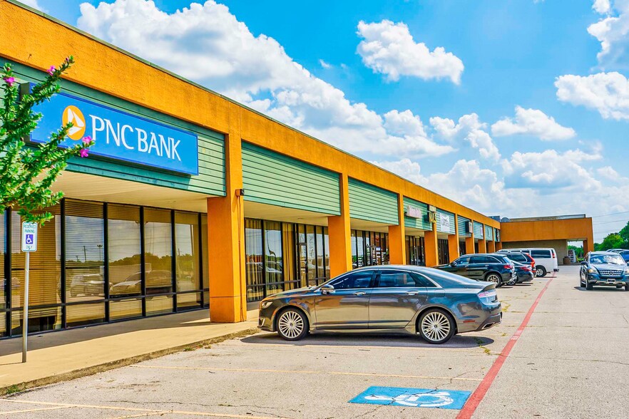 1546 S Clark Rd, Duncanville, TX à louer - Photo de l’immeuble – Image 3 sur 7