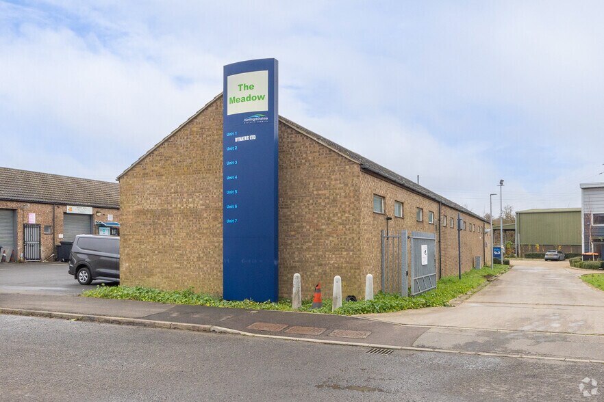 8 Alms Close, Huntingdon à louer - Photo de l’immeuble – Image 2 sur 2