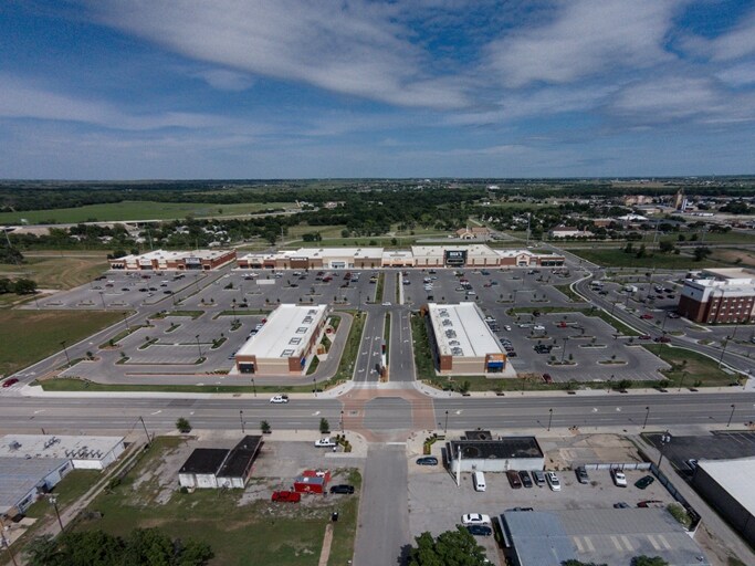 409-467 NW 2nd St, Lawton, OK à louer - Aérien – Image 2 sur 2