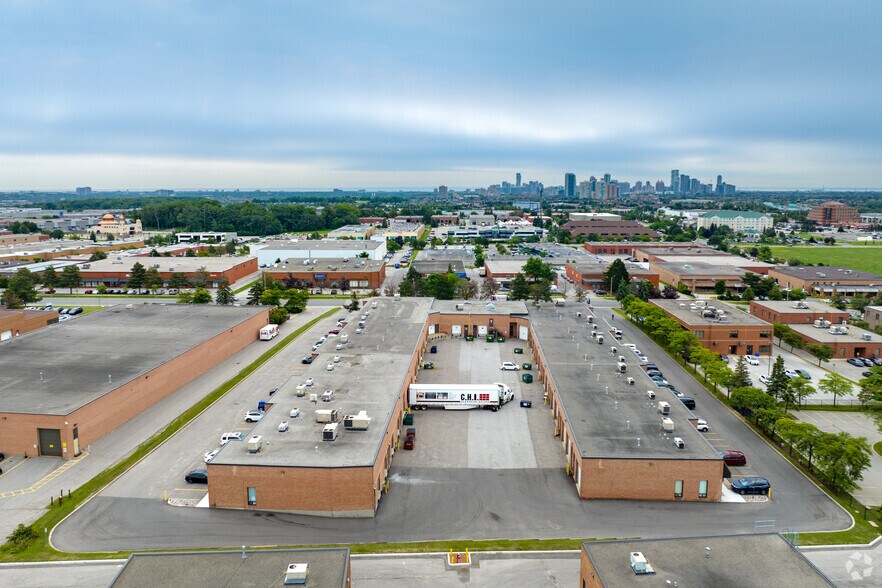 151 Brunel Rd, Mississauga, ON à louer - Photo de l’immeuble – Image 3 sur 4