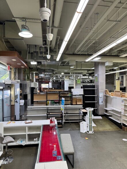 3702 Union St, Flushing, NY à louer - Photo de l’immeuble – Image 2 sur 9