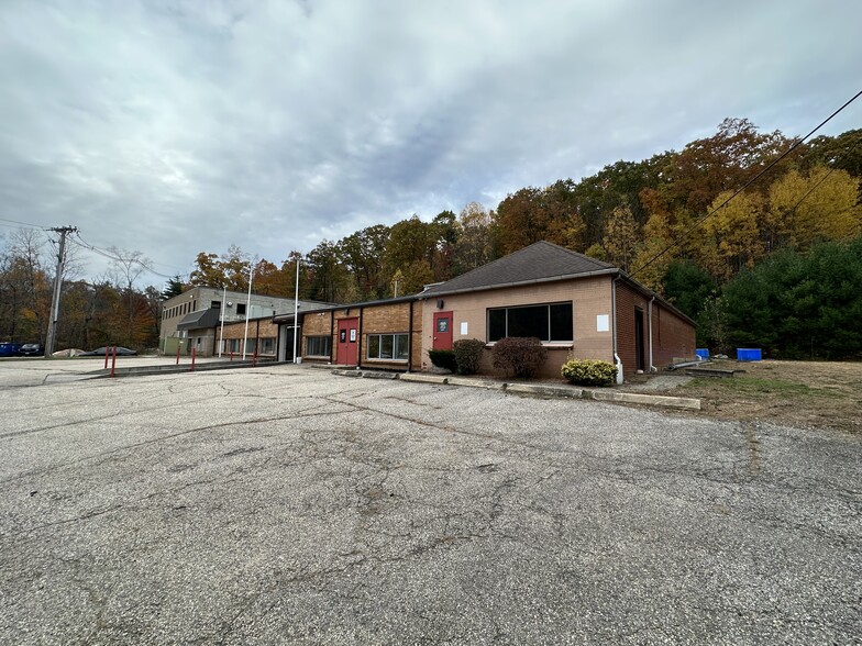 24 E Brookfield Rd, North Brookfield, MA à vendre - Photo de l’immeuble – Image 1 sur 8