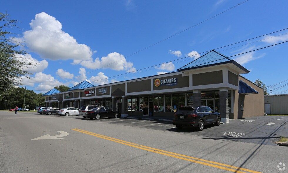 913 N Beal Pky, Fort Walton Beach, FL à louer - Photo de l’immeuble – Image 2 sur 5