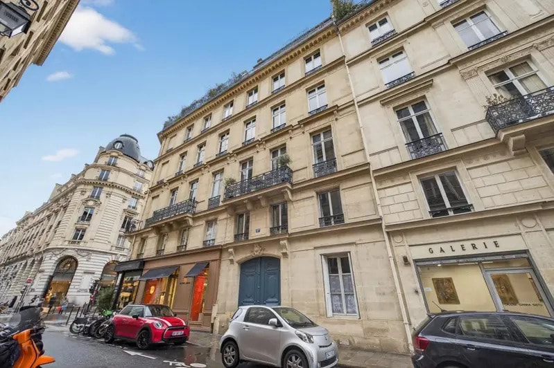 27 Rue De L'Universite, Paris à vendre - Photo de l’immeuble – Image 1 sur 16