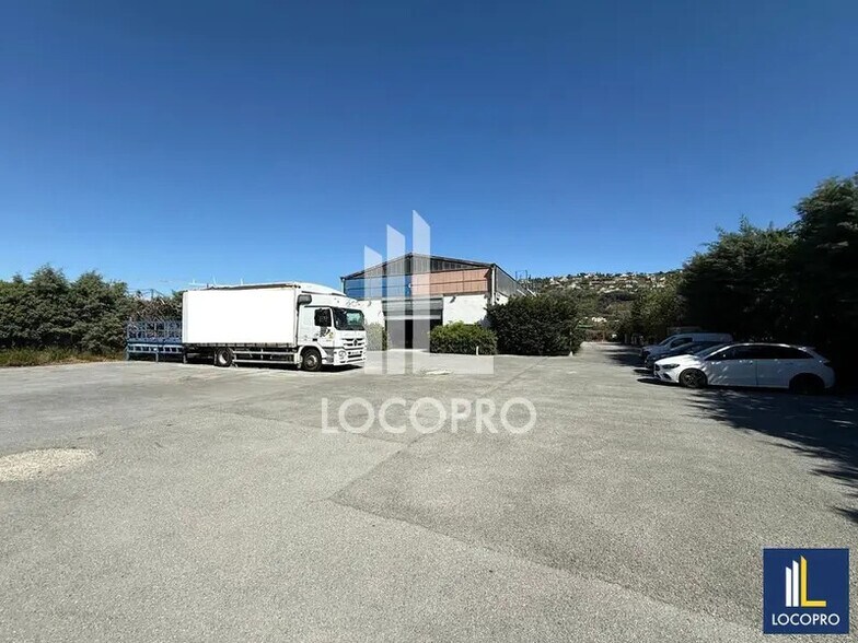 Industriel/Logistique dans Nice à louer - Photo de l’immeuble – Image 1 sur 12