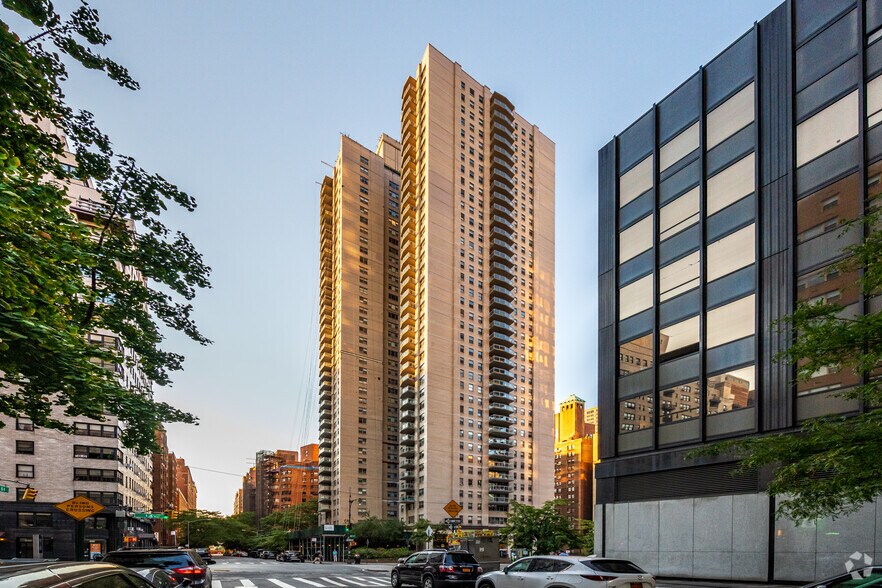 400-416 E 56th St, New York, NY à vendre - Photo de l’immeuble – Image 1 sur 18