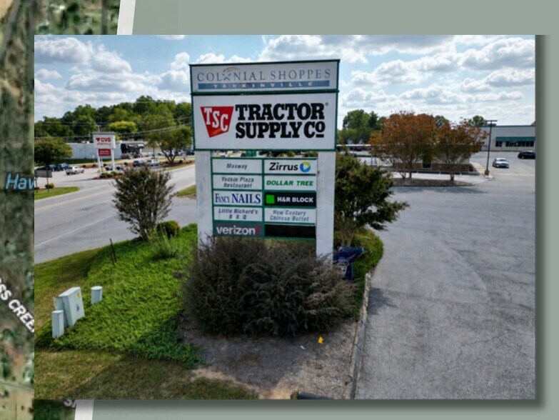 916-946 S State St, Yadkinville, NC à louer - Photo de l’immeuble – Image 3 sur 4