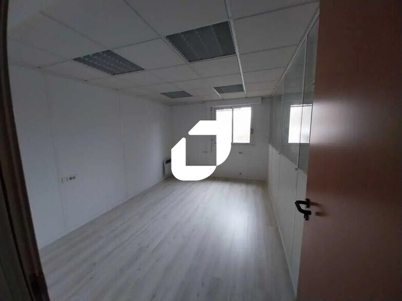 Bureau dans Poissy à louer - Photo de l’immeuble – Image 3 sur 8