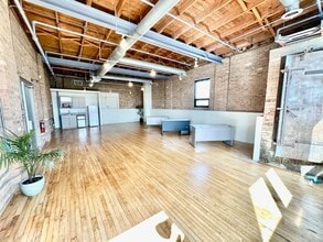 2041-2049 W Grand Ave, Chicago, IL à louer Photo de l’immeuble– Image 1 sur 2